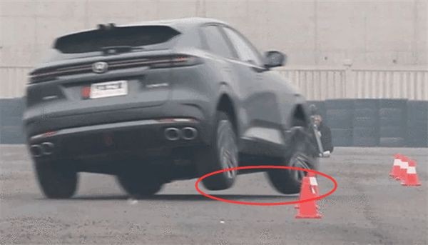 南海 长安UNI-K麋鹿测试,两轮离地险翻车?