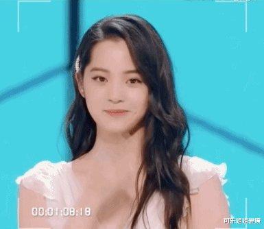 欧阳娜娜|欧阳娜娜接拍内衣广告，犹抱琵琶半遮面，网友：还以为是毛衣广告