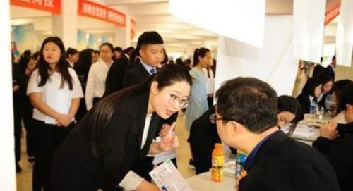 吴洪娜聊说育儿|2021毕业生择业城市排名,上海排名叫人意外,新一线城市成为新宠