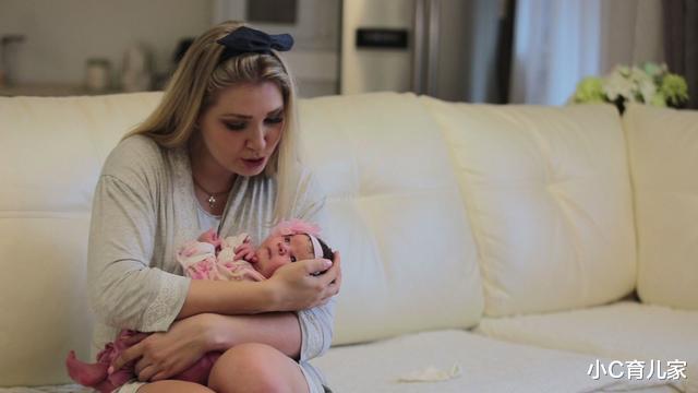 小C育儿家|宝宝抱睡放醒，原来是肠胀气在作祟！教你几招，让宝宝睡个好觉