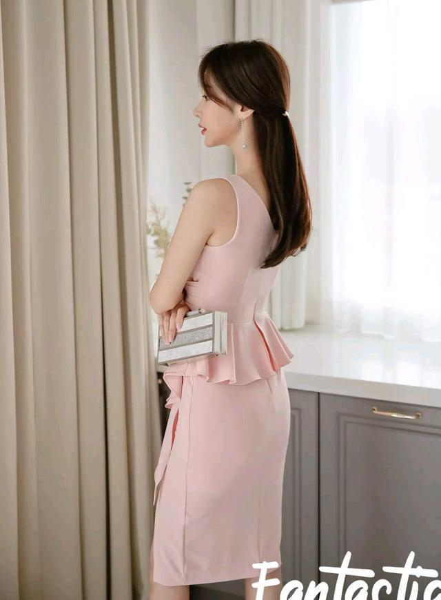 心壹文学|女神孙允珠高清时尚搭配：烟柳粉黛淡墨胭脂叠层百褶裙