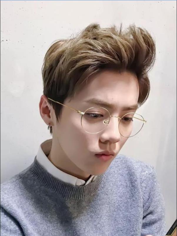 鹿晗|鹿晗晒新纹身，被嘲今后录节目只能穿长袖，跟关晓彤报备了吗？