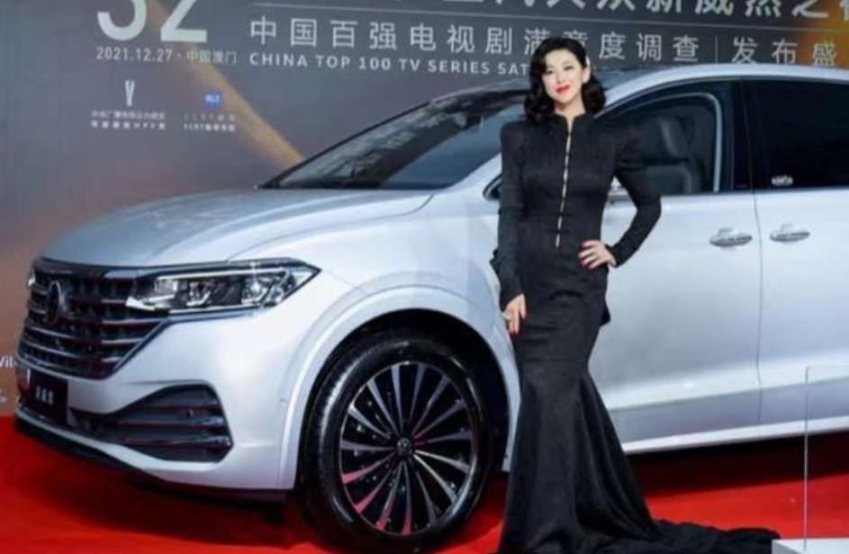 朱珠|朱珠再现蓝心洁复古造型,提名第32届华鼎奖最佳女配角