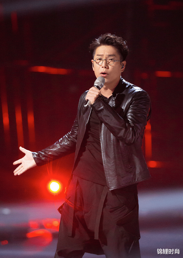 锦鲤时尚|陈小春谢天华披荆斩棘，同框引发“古惑仔”回忆，港风魅力仍不减