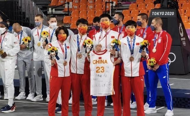 四叶草海之恋|三人男篮女篮的冠军都只赢我们1球，我们没能更进一步太可惜