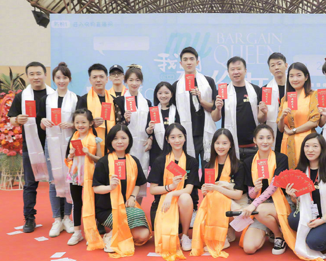 |导演拍死人戏时用演员照片当遗照,难道不怕出事吗?其实早有妙招