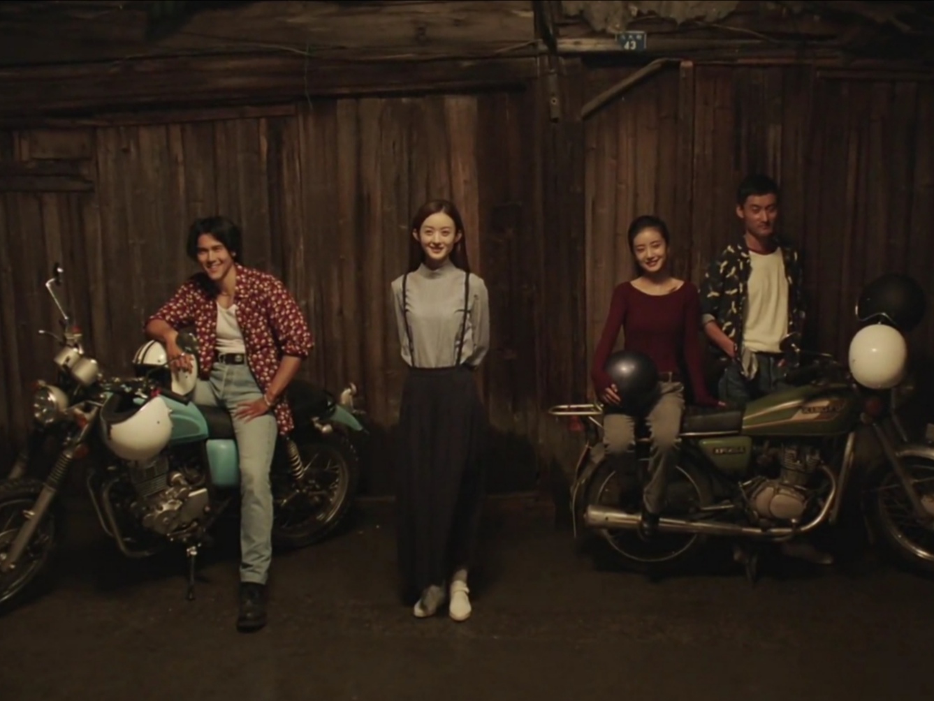 胡歌|赵丽颖新写真翻车:绿衣搭配白腿袜土到爆,眼袋水肿拉低颜值