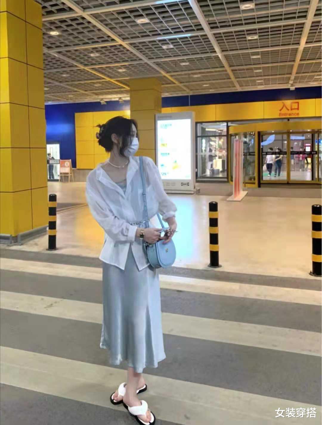 女装穿搭|吊带连衣裙搭配什么外套显高档