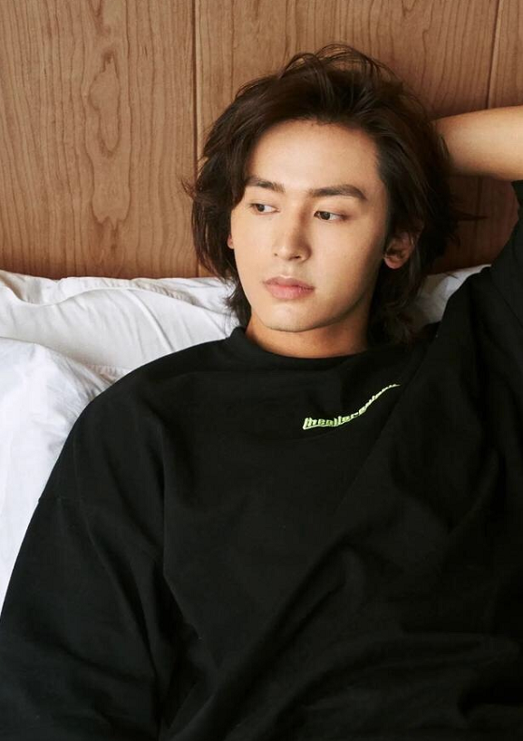 张哲瀚|张哲瀚疑似私联,聊天记录语气油腻,提到赵薇王一博人设崩了