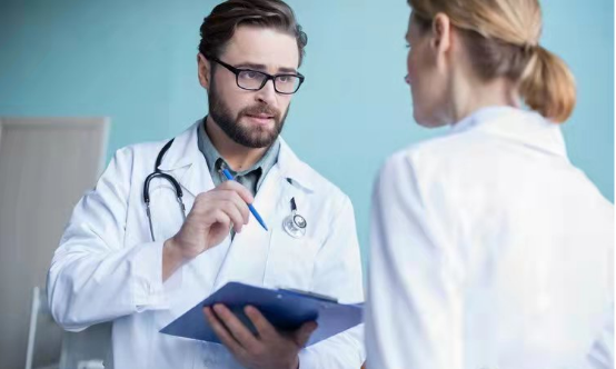 心肌梗塞|天冷了，中年人出现这3种表现，可能是心梗在敲门！及时就诊！