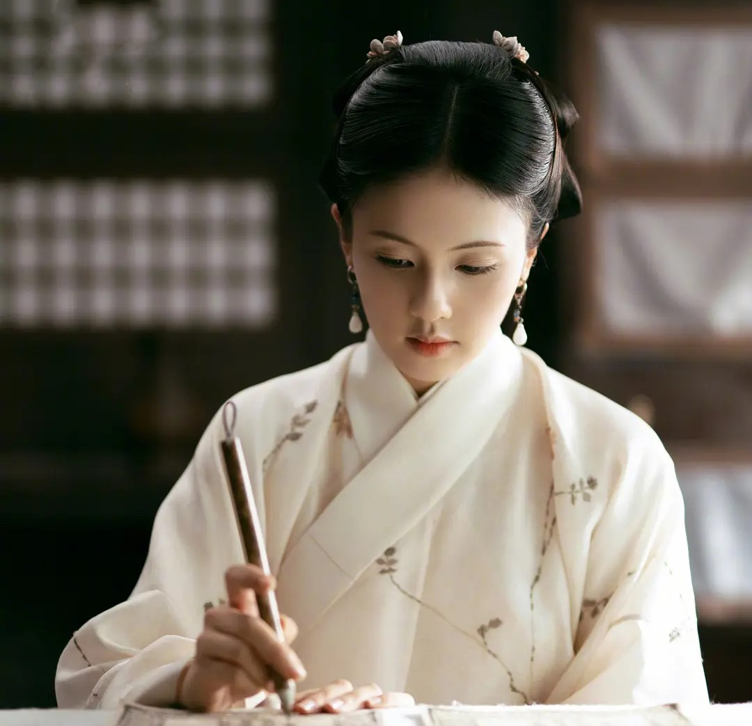 玉楼春|于正新剧《玉楼春》杀来，躲过了金晨的古装，却被女配给美到了