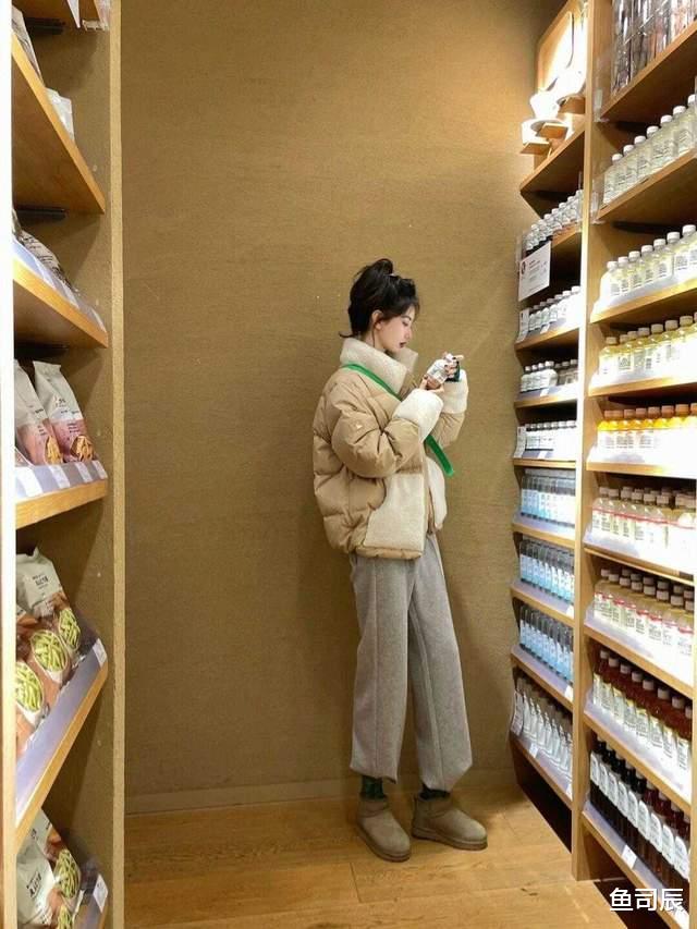 鱼司辰 冬季羽绒服就该这样穿,不露脖子也不露腿,既实用又保暖,超好看