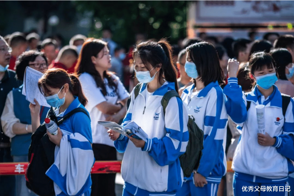 大学|高考毕业生的零食清单火了，假期照这个囤没错，就这看着都馋
