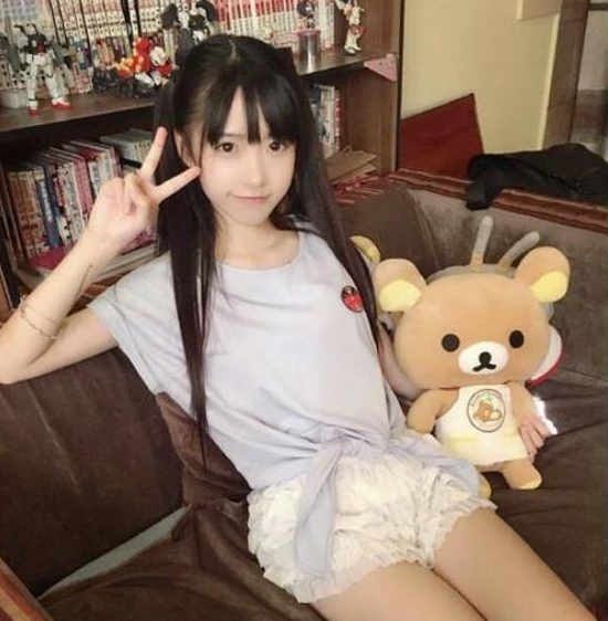 女孩|曾经那个让人心动的剪刀手女孩，被富豪相中之后，如今状况如何？