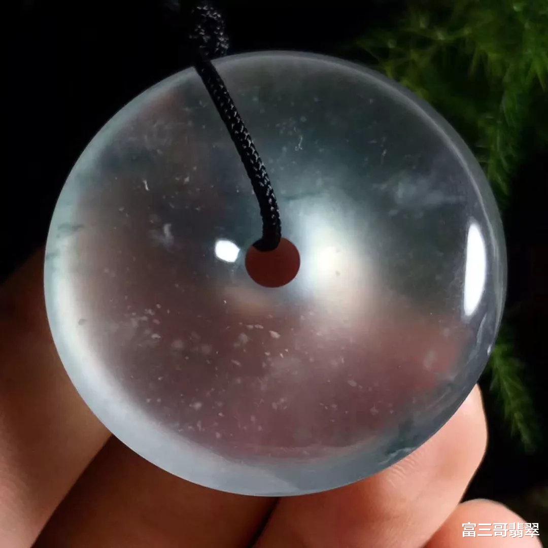 翡翠|玩翡翠的大都\好色\，那为什么无色翡翠近年来这么受欢迎？