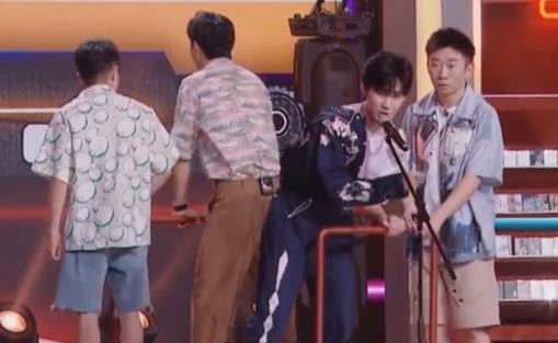 阿娇|TFBOYS八周年很无奈,师弟在团综为三小只庆贺,唯独李飞像失忆