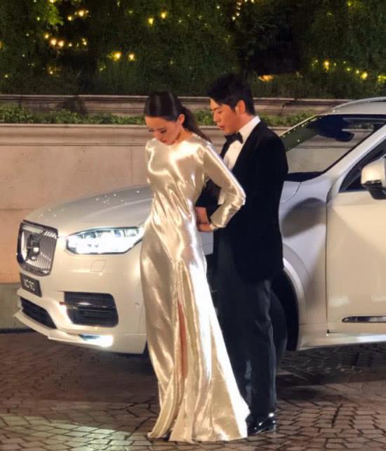 好物官|朗朗豪车旁为娇妻整理裙子，老婆难掩“葫芦”身材，呼啦圈没白摇