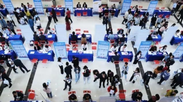 应届生|应届毕业生“集体玩失踪”，招聘会上难寻踪迹，这批学生都去哪了