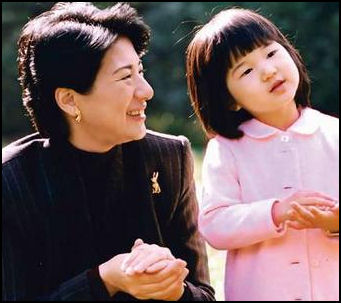 爱子公主|日本19岁爱子公主换新发型亮相!又憨又土气遭吐槽,佳子真子超美