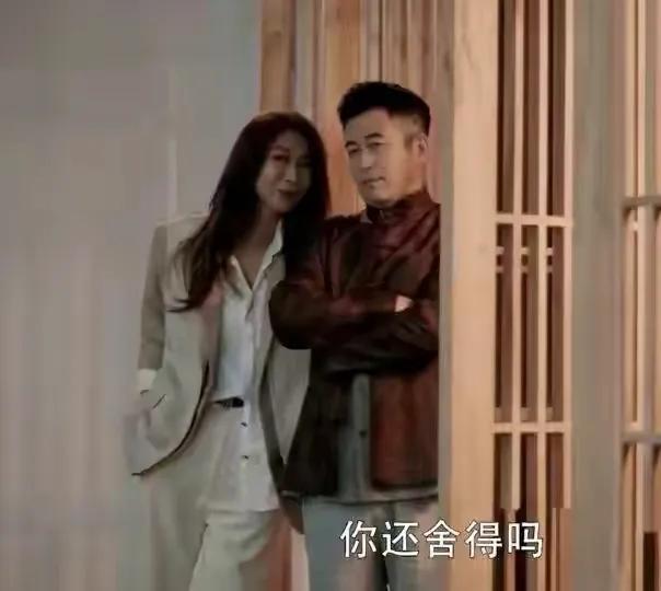 加菲猫说时尚|孙红雷老婆串《扫黑风暴》，高1米77超拉风，夫妻飙戏全是崇拜眼好宠溺