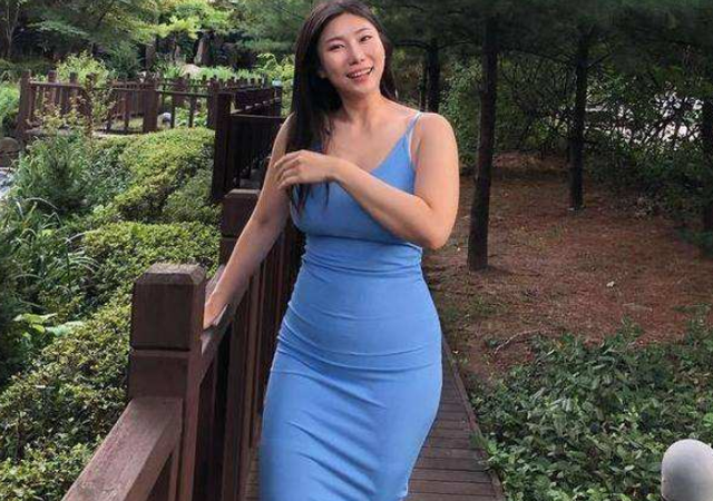 鲸鱼|韩国42岁健身女教练，身材迷人，与20岁女儿合影宛如姐妹花