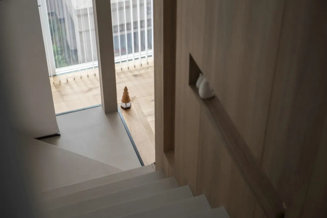 220m2的复式:精致原木风+留白,这不就是懒人的最爱吗!