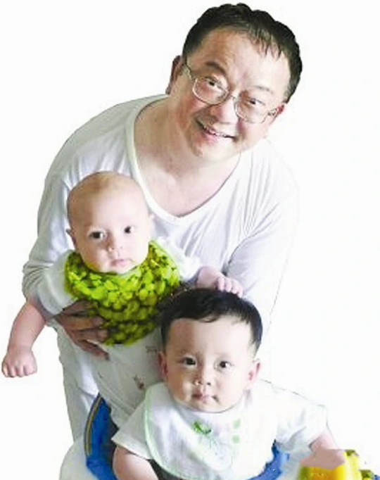 王刚|娱乐圈里的8对老夫少妻，他从“干爹变老公”，乱到你无法想象