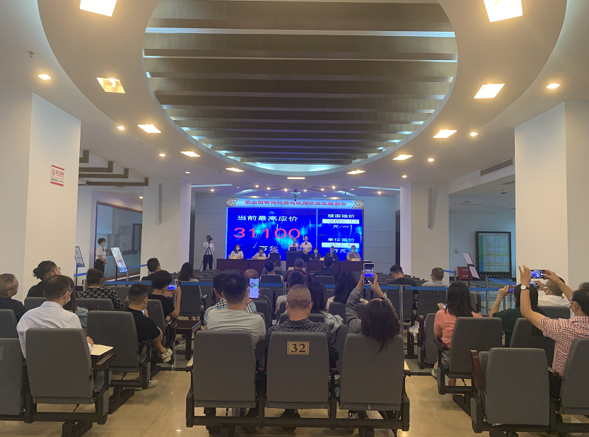 乐山|竞标激烈！四家参拍万达旁地块，最终3.11亿成交！