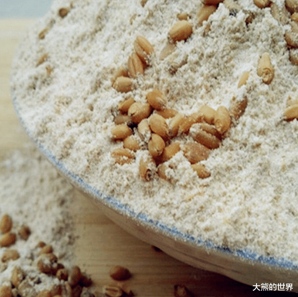 面粉|买面粉，全麦粉和普通粉哪种好？4大区别要清楚，买错难吃又费钱