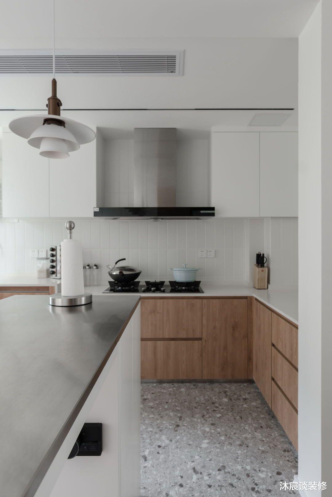 看完她家,深刻明白越是简单的装修越能打动人,不仅好看还好收拾