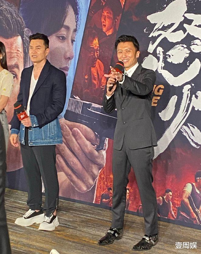 谢霆锋|40岁谢霆锋西装革履现身活动,被男粉丝表白,开心得合不拢嘴!