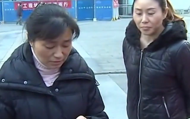 农村小伙逆袭成硕士高管,嫌弃超市打工的妻子,想抛弃妻子反被打
