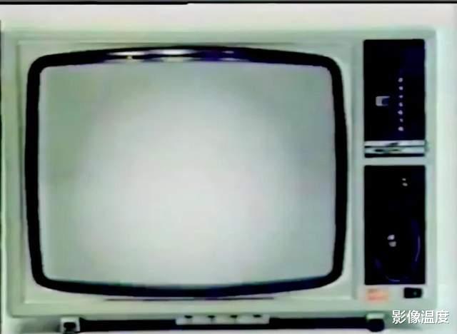 射雕英雄传|83版射雕拍摄片场高清50图：郭靖戴眼镜拿话筒搞怪，翁美玲冻得发抖