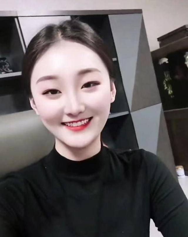 朱之文|陈亚男哭诉婚后无工作,大衣哥答应安排没行动,直播带货为生活