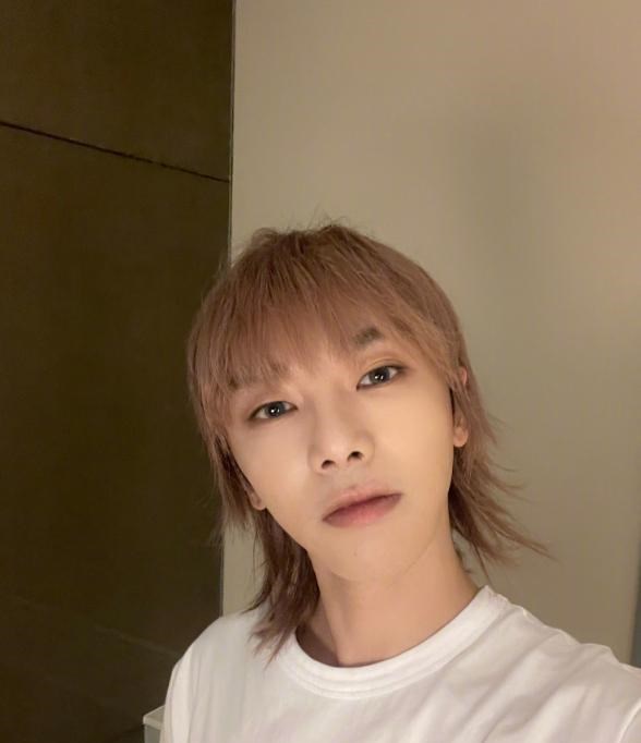 心悦雅萌|时尚芭莎推文内涵引热议，刘宇、尹正：还不如念我身份证来得爽快