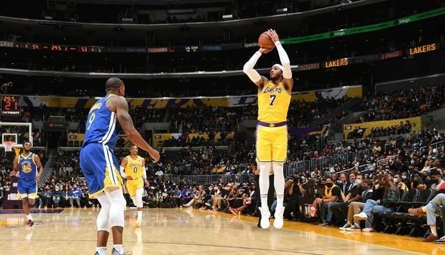 嘟小薯 3巨头46+15，湖人领先勇士6分！詹眉38分暴走，威少2分！库里10+6