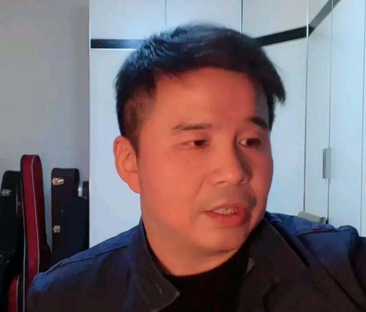 缪杰|水木年华缪杰，直播声大被邻居投诉，网友刷20块钱礼物点歌遭回怼