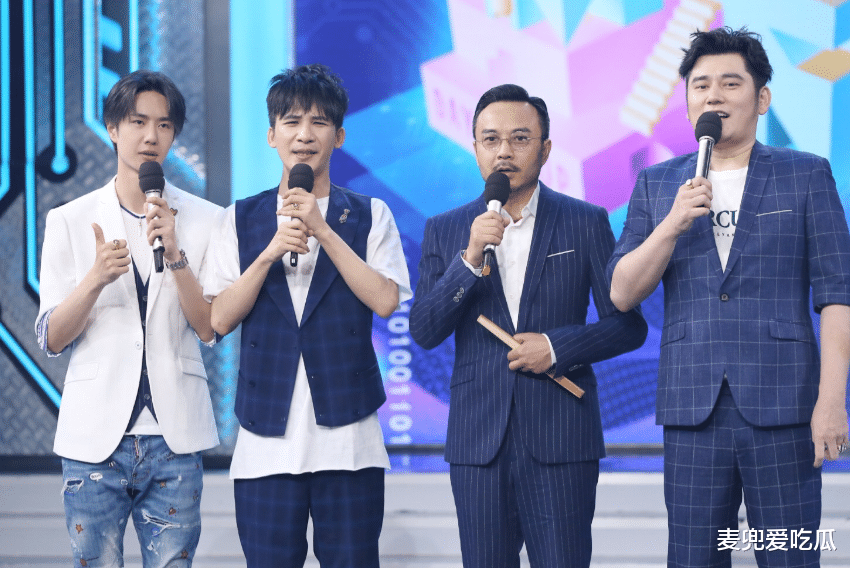 王一博|《天天向上》乐山路透？路人镜头下的王一博，暴露真实颜值？