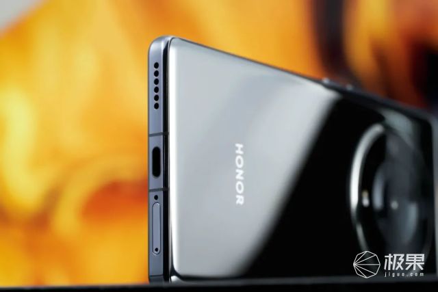 玉山 荣耀机皇「王炸」登场！5颗镜头性能彪悍，售价4599起