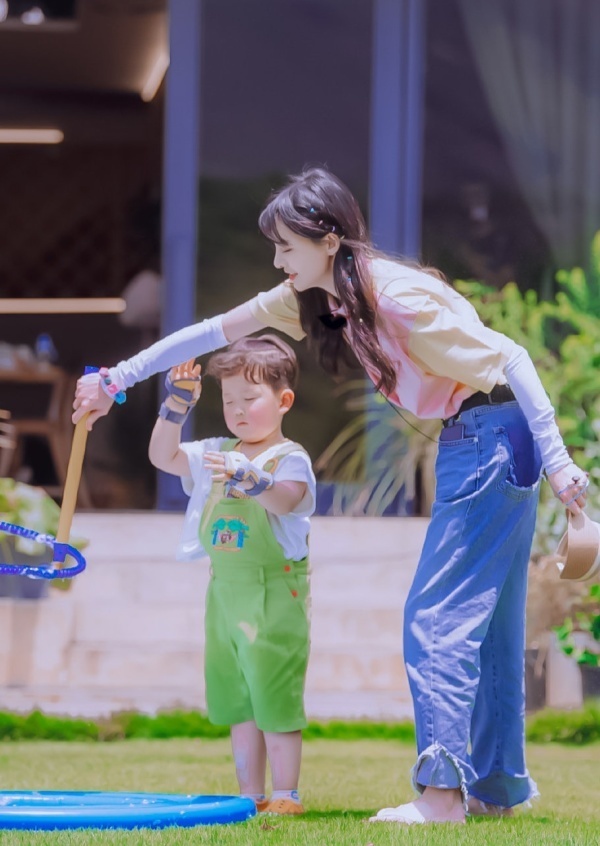 鹿晗|孩子DNA鉴定非郑爽所生？弃养事件再出大招！郑爽演员认证已恢复