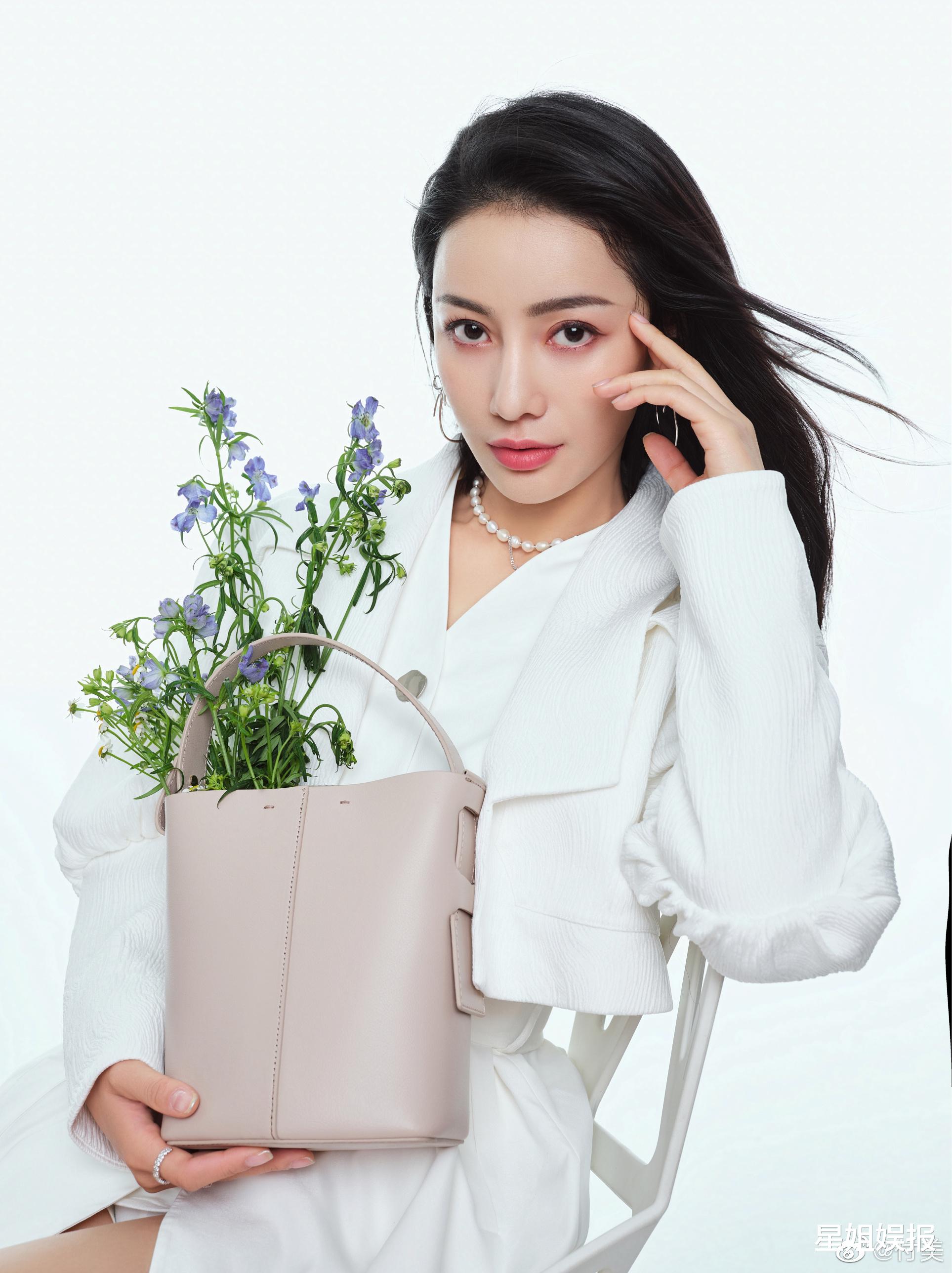 金·卡戴珊|和周冬雨娜扎是同学，出道9年不火的她，在《扫黑风暴》演的思思好美