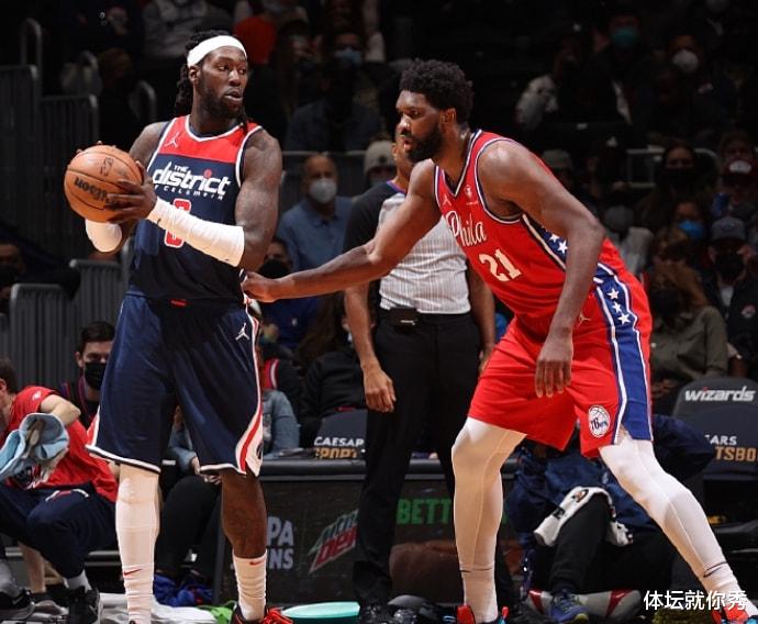 哈雷爾|火爆！2大NBA惡漢抱摔，10人亂作一團，裁判拉不住，哈雷爾被驅(qū)逐