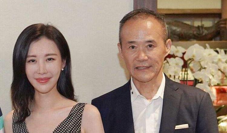 退休金|抛弃原配另娶娇妻，69岁喜得千金的王石：每年1000万退休金不够花