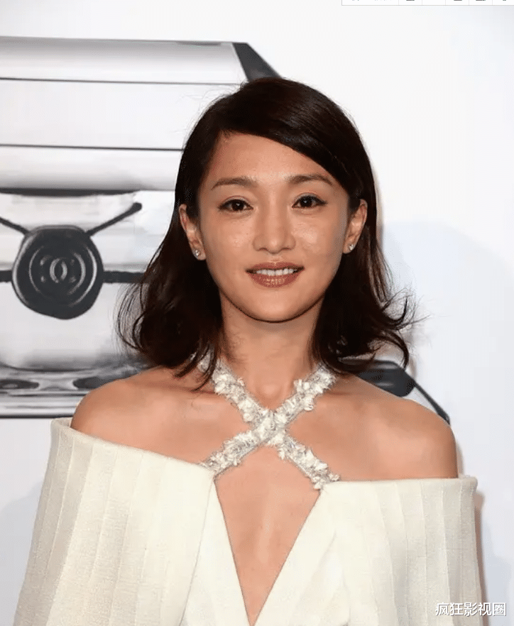 周迅|三金影后“周一条”：10任前男友，卖唱被打掉门牙，穿地摊货领奖