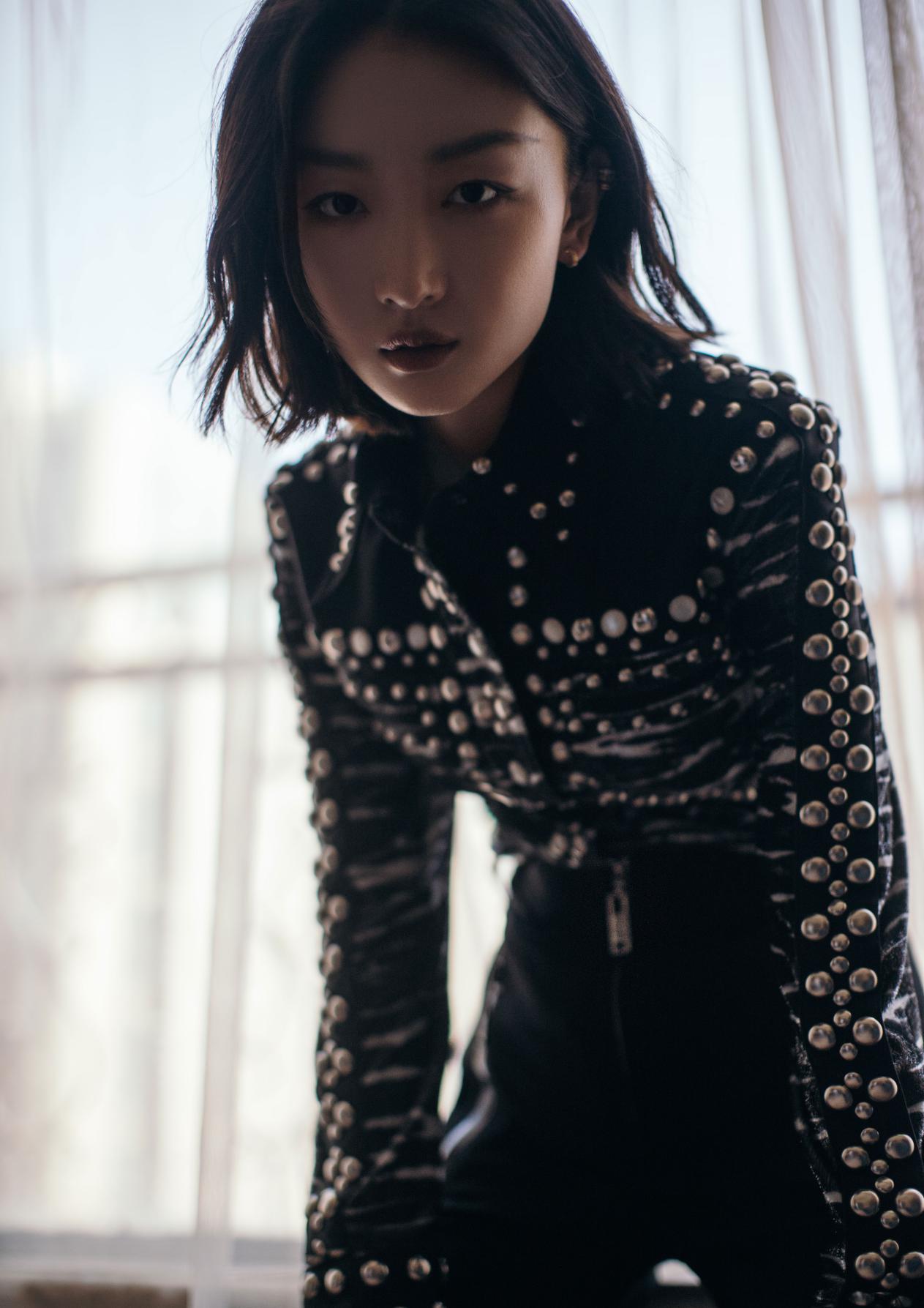 时尚圈的奇葩大喵|姚晨气质比品位更在线,衣服全靠身材撑,周冬雨罕见找到合身礼裙