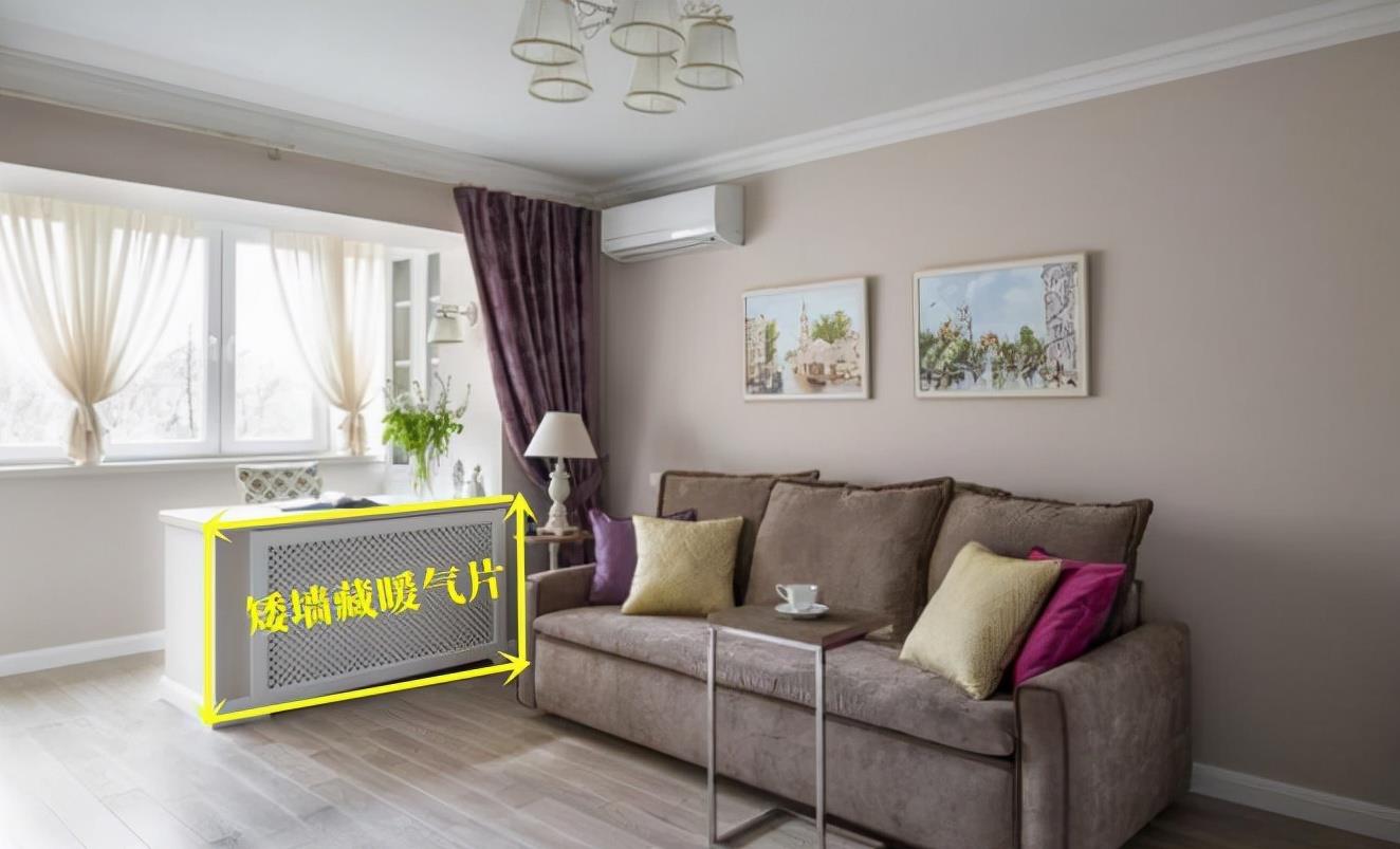 故意延长阳台门洞一截,砌堵矮墙藏暖气片刚刚好!顺便书桌也有了