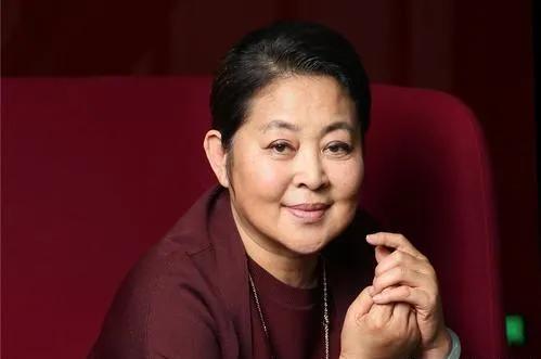 |62岁春晚女神倪萍，就这样改写了自己的结局，苦尽甘来，终无遗憾