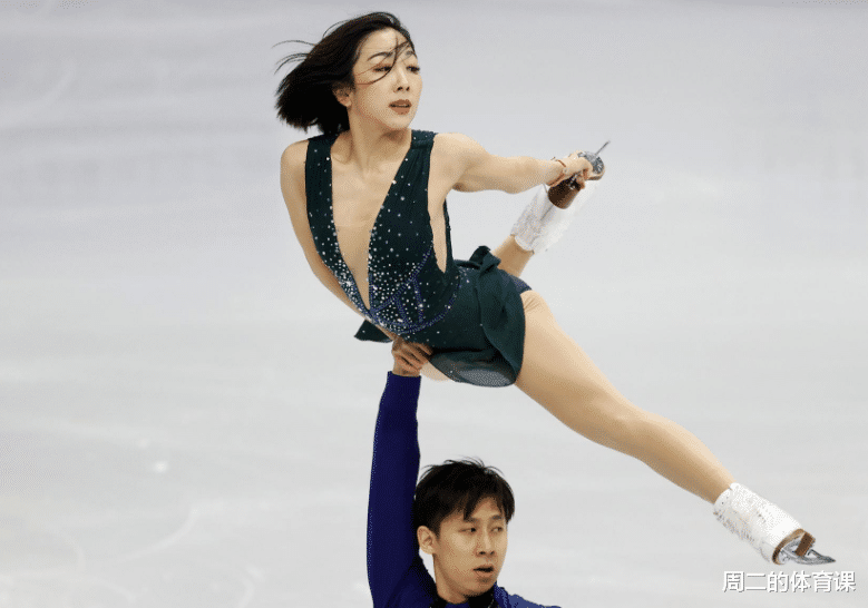 韩聪|你不知道花滑故事:用力过猛导致上衣崩开,比赛结束后被男伴吻胸