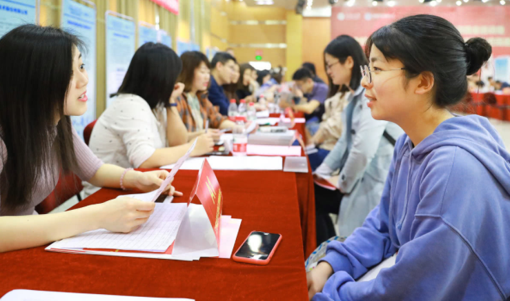 糯妈育儿经|985高材生做环卫,211大学生送快递,3类高材生正在被社会淘汰