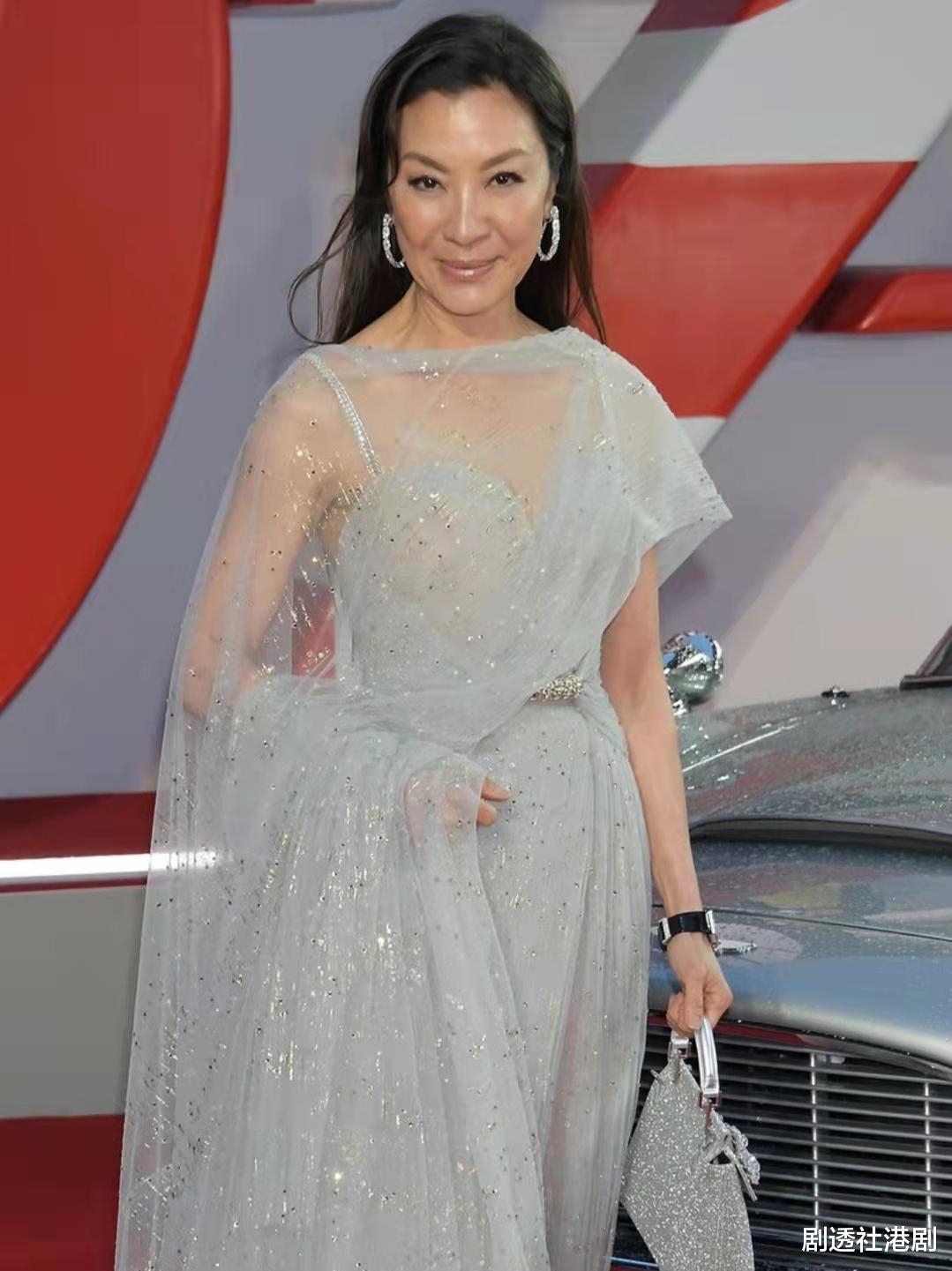 杨紫琼|贵气！59岁武打女巨星戴近千万名表现身，男友是75岁前法拉利总裁